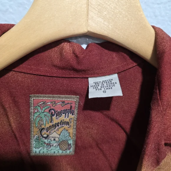 Pineapple Connection SS Button up Hawaiian Shirt Men's Size S Hawaiian Sunset - Picture 5 of 7